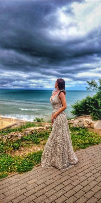 Абитуриенска рокля