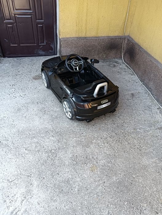 Mașinuță neagra Audi