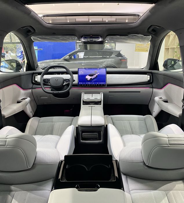 Voyah Courage 570KM Elektr Full 4 AWD (2ta mator) 1 yil garantiya