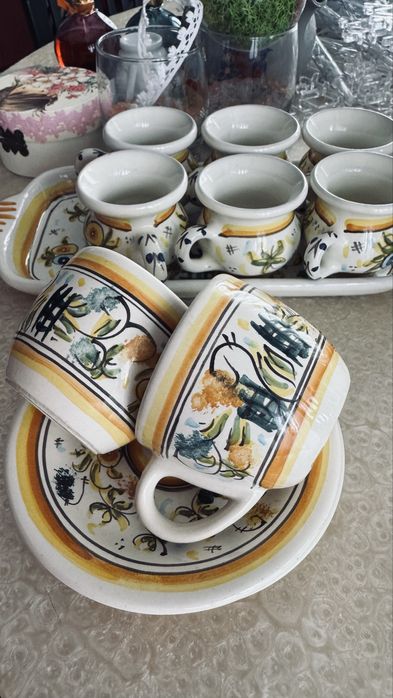 Canite din ceramica cu motiv traditional