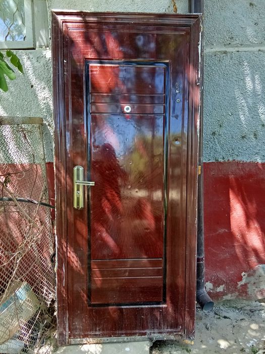 Продается входная дверь