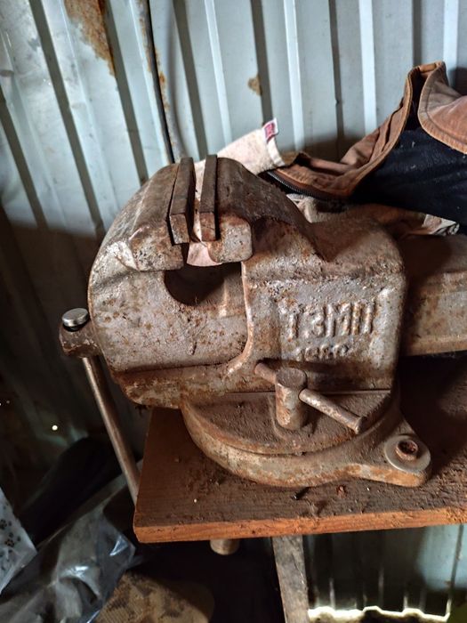 Продам тиски советские