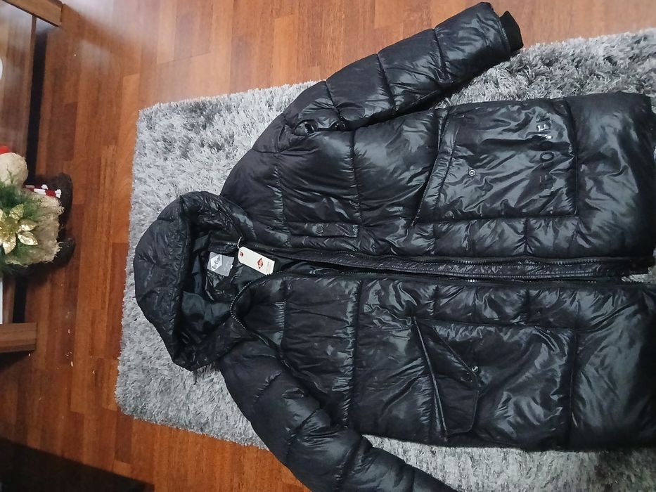 Vând geaca Lee Cooper