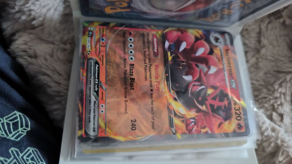 Vând cartonașe pokemon reale