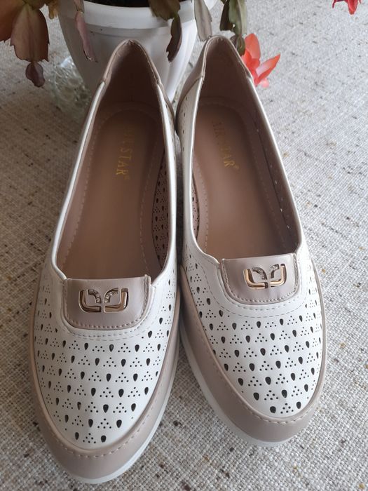 Нови елегантни обувки 38н