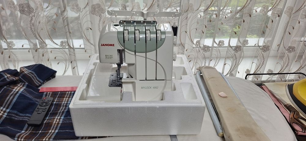 Четырехниточный оверлок Janome MyLock 4952