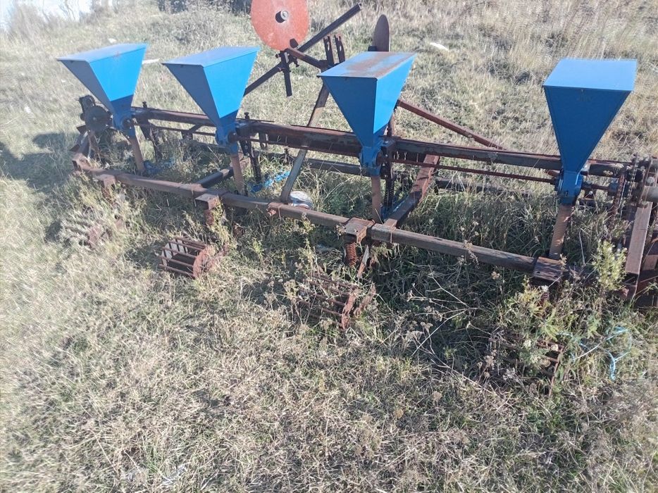 Vând sau schimb semănătoare pe atv 50cc -250cc-300cc 4x4/2x4 cu acte 
0749 537 735/2x4 cu acte 

Sau în privat.