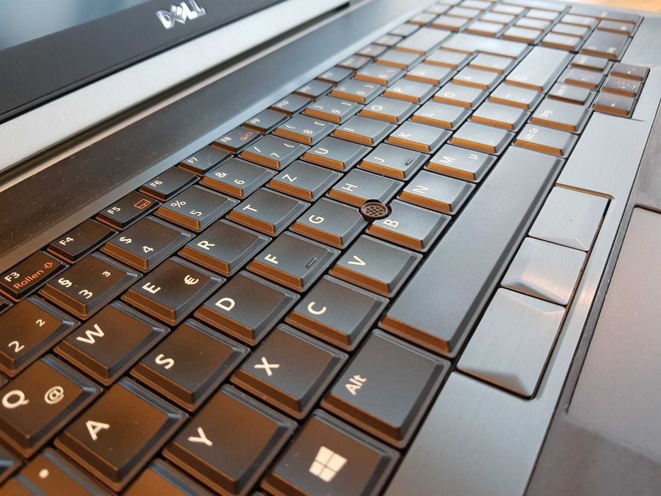 Dell Latitude E6530, retro gaming, 15,6", i5 3340M, 240G, baterie nouă