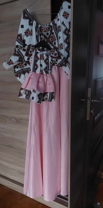 Vând rochii mama fica