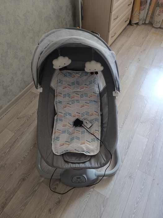 Продам шезлонг музыкальный