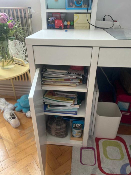 Birou IKEA MICKE 105x50x140(h) alb + rafturi | 300 lei | Sighișoara