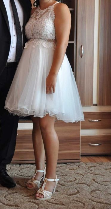 Vând rochie alba