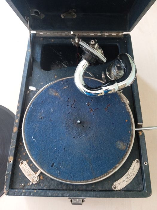 Продам патефон ретро