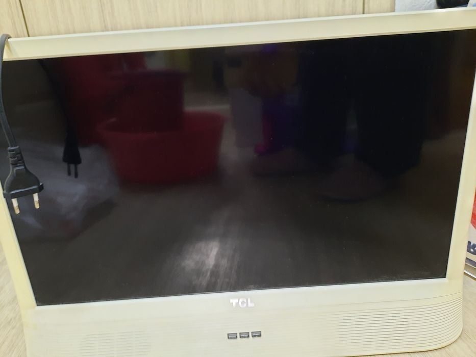 Телевизор TCL, диаметр экрана 0,60 размер