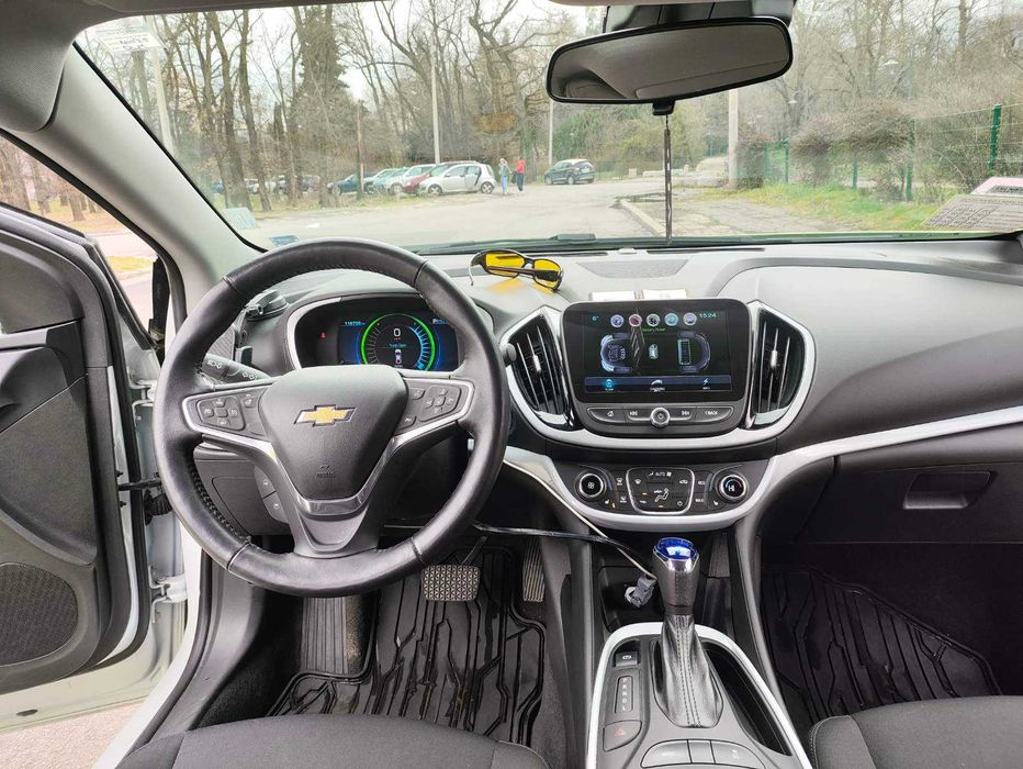 Такси под Аренда към Taxi Me,Chevrolet Volt Plug in Hybryd като чисто нов-65лв/33 евро на ден