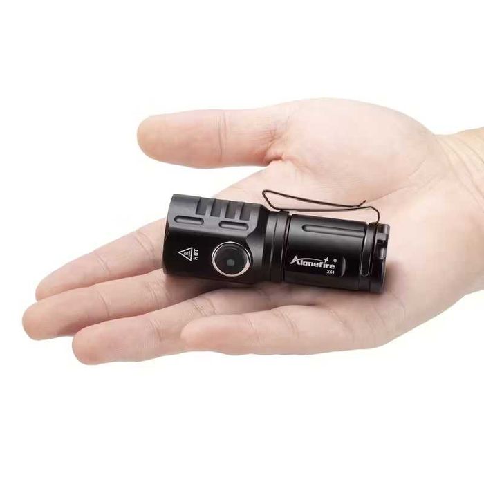 Компактен и силен фенер 6000К USB Type C