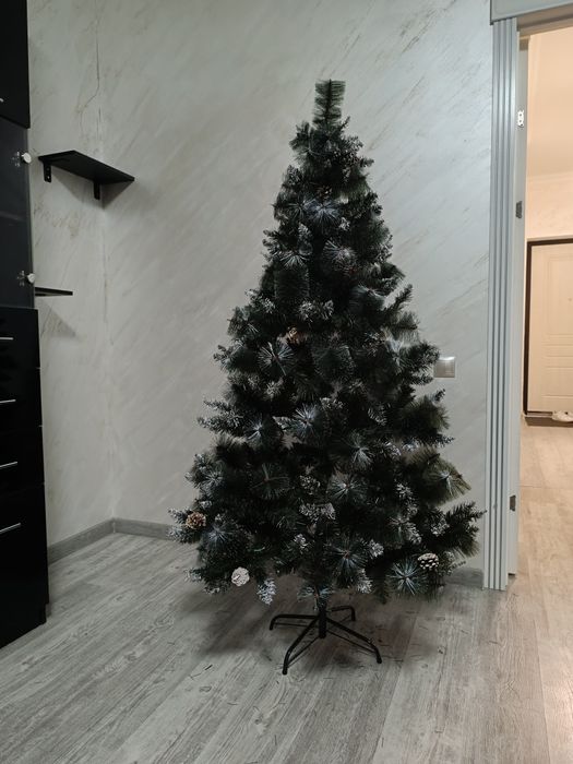 Новогодняя ёлка зелёная