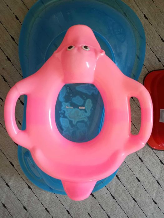 Лот - Бебешко корито, стълба, преходник за тоалетна, играчки, гл.сапун