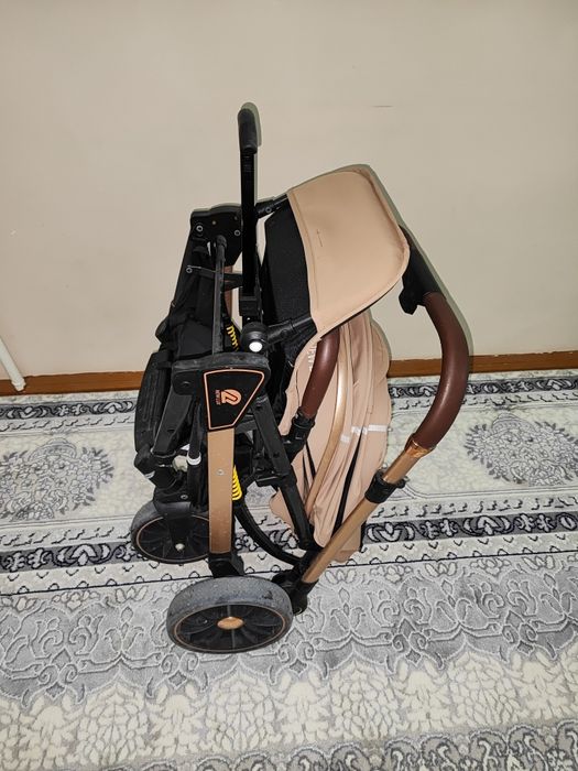 Детская коляска сотилади