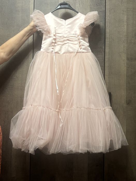 Продам платье для девочки 7-10 лет