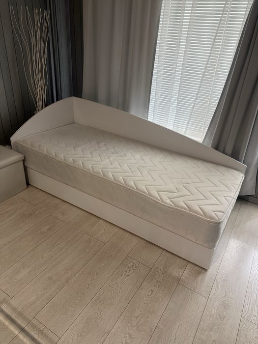 Единично легло с матрак 110€