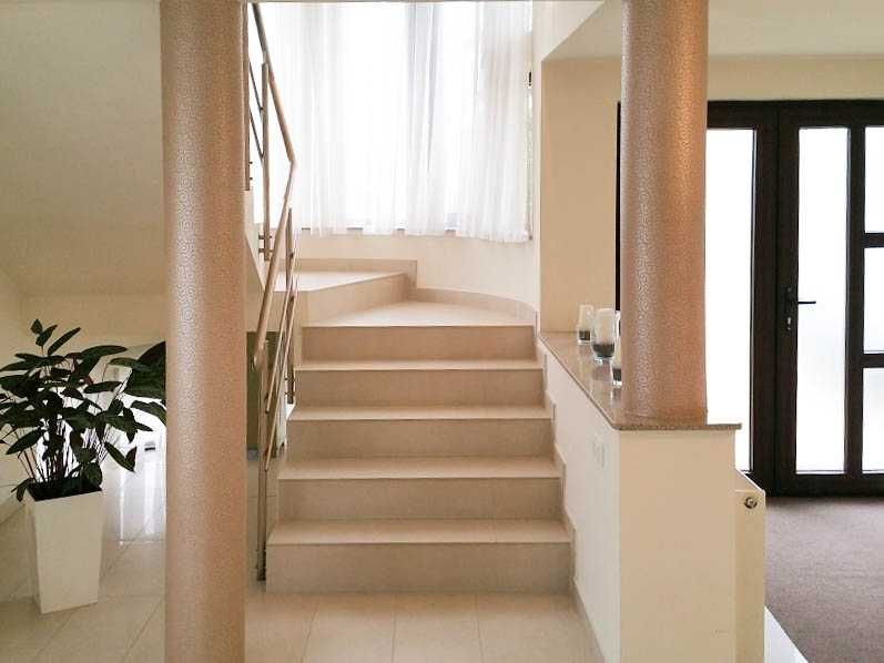 Inchiriez  casa  zona foarte buna