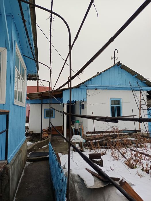 Продаётся дом большой и тёплый.