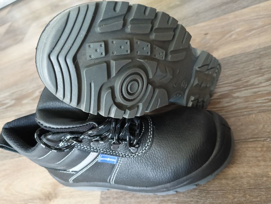 Ботинки новые кожаные