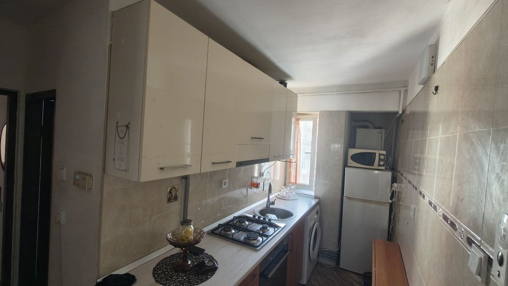 Închiriez apartament