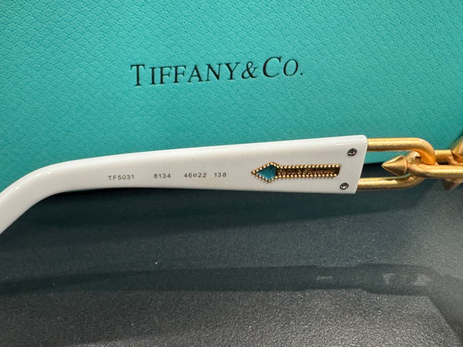 Дамски слънчеви очила Tiffany & Co в бял цвят