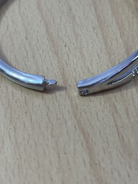 Дамска твърда гривна