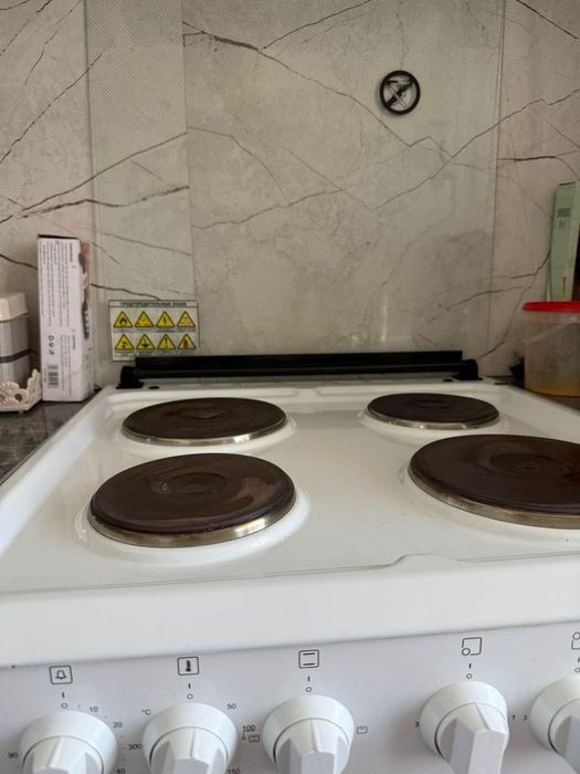 Продам электрическую плиту  Artel
