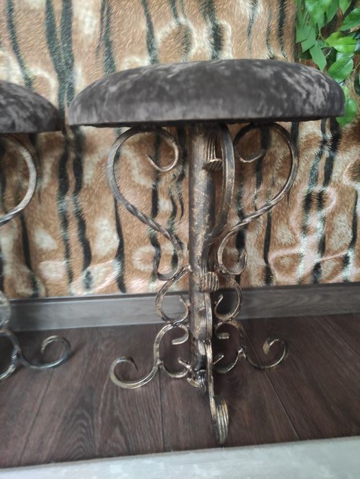 Продам новые кованые  стулья