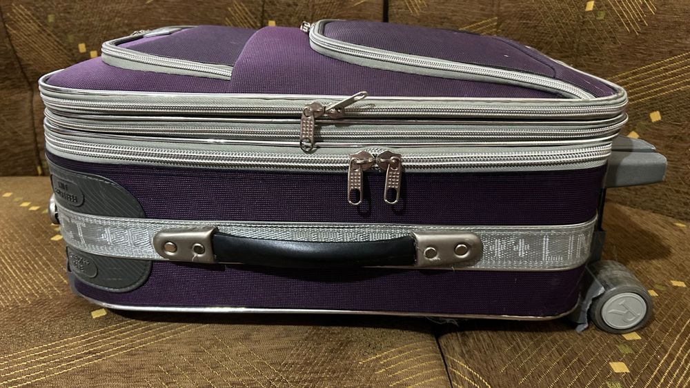 Лилав куфар  за багаж