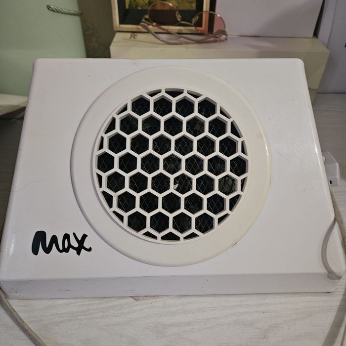 Продам вытяжку  MAX б/у срочно