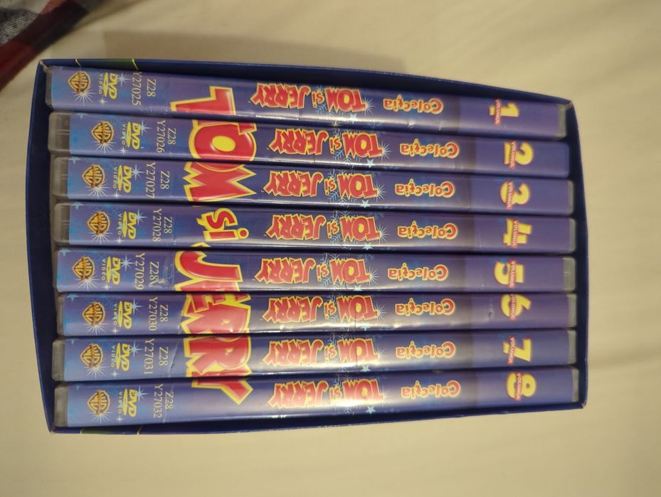 Vând CD-uri Tom & Jerry desene vechi