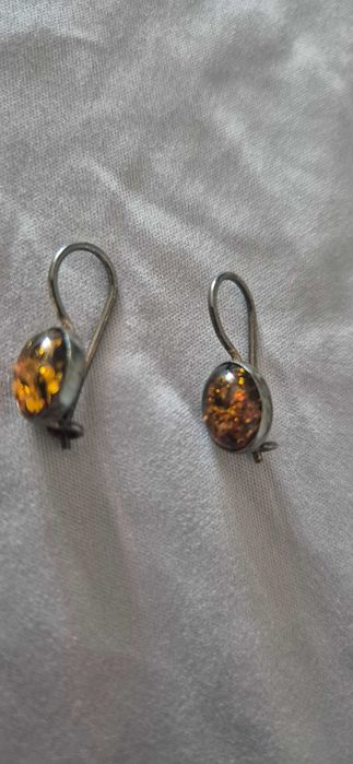 Сребърни обеци с балтийски кехлибар
