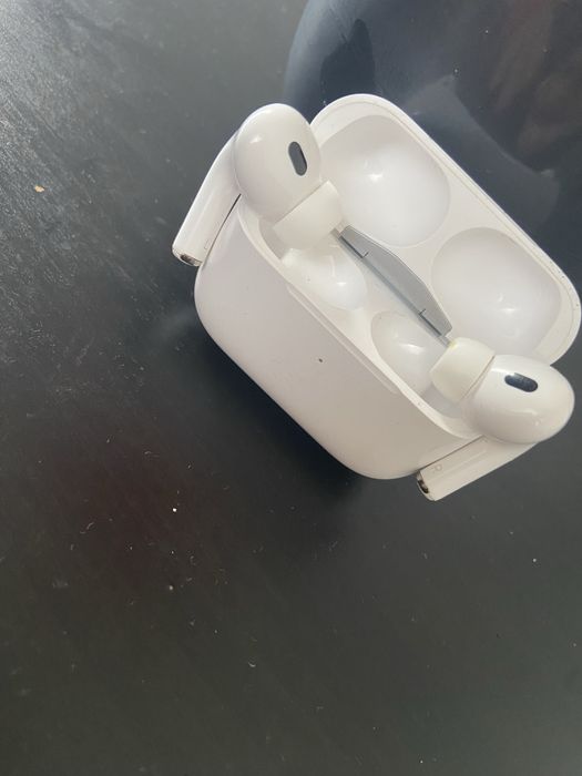 vând căști airpods pro