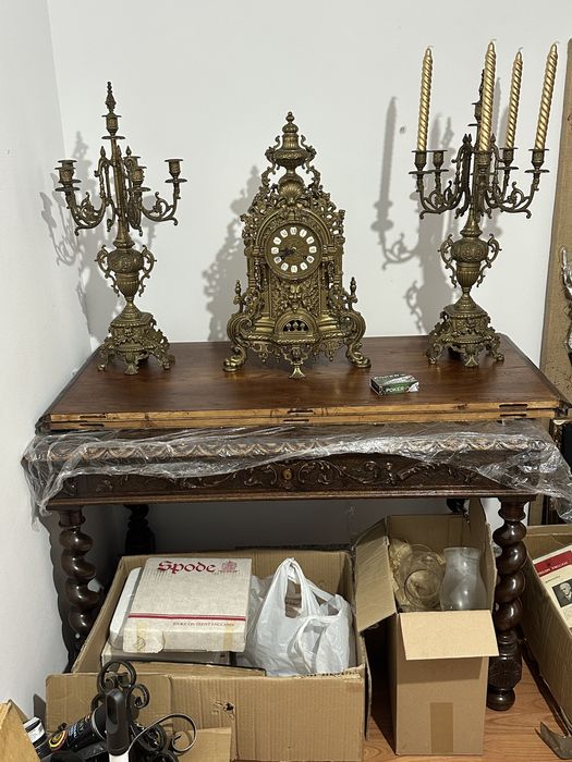 Masa cu scaune  plus un birou vintage