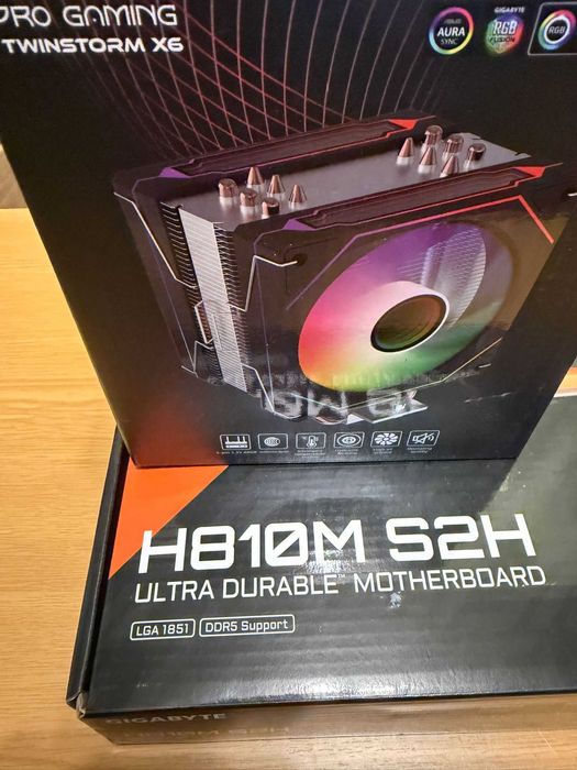 Placa de baza Gigabyte H810M S2H cu procesor Intel Ultra 5 235 3.4Ghz+16gb ddr5 Crucial 5600mhz