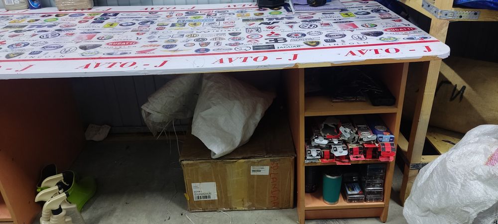 Продается стол б/у для мастерской