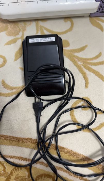 Продам швейную машинку Janome