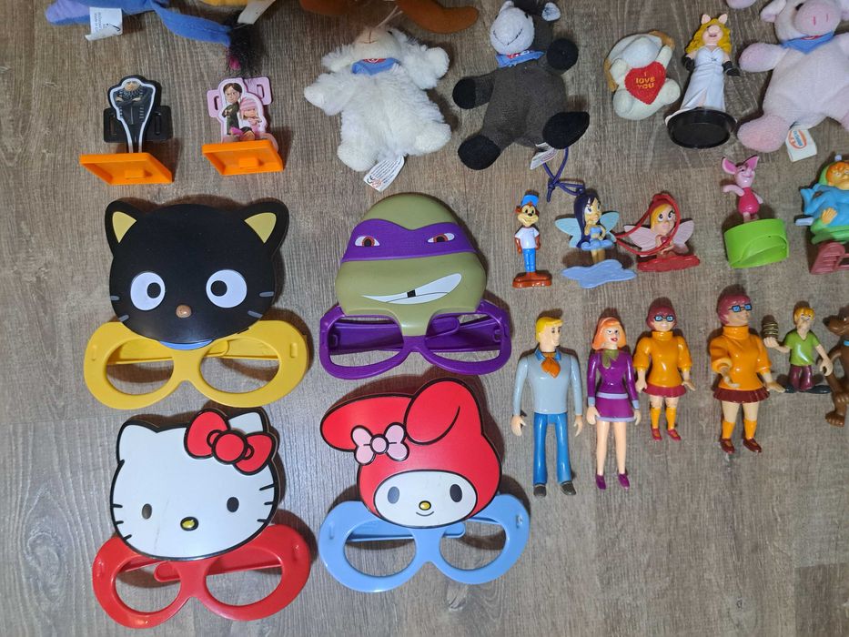 Lot 110 figurine (majoritatea Happy Meal Mc Donalds, anii 2000)