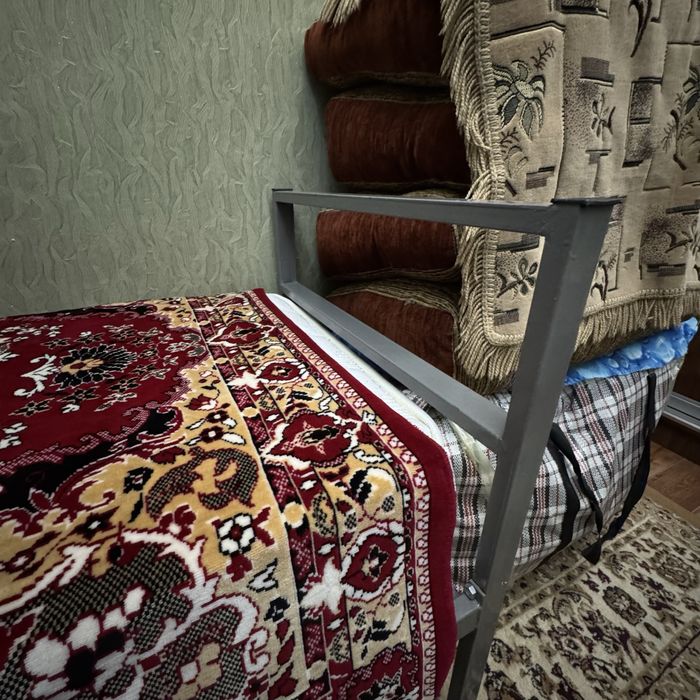 Продам кровать с матрасом