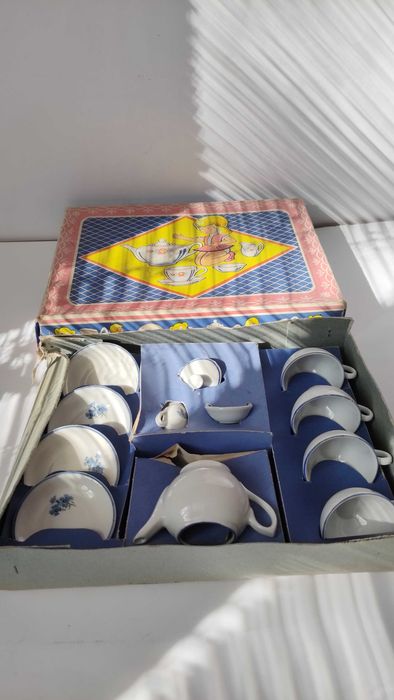 Кукленски порцеланов сервиз нов, в кутия