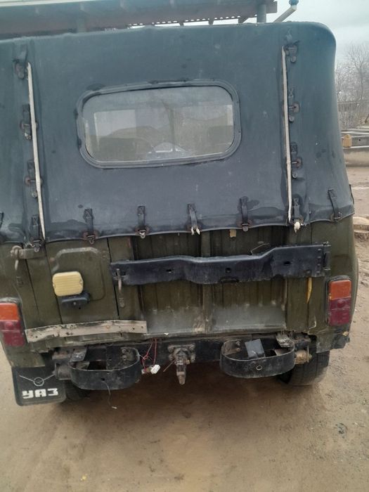 UAZ sotiladi kelishilgan narxda