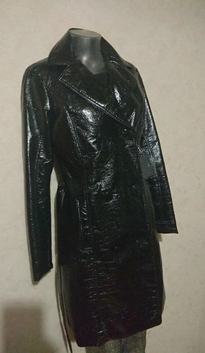 Плащ лаковый 44р