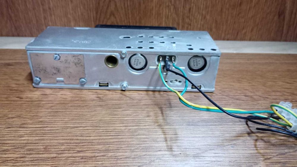 Radio vintage Autovox car radio - 1960 Radiomobile 1965