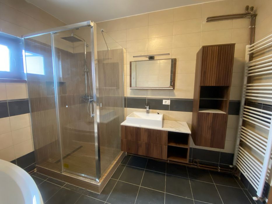 PARTICULAR OFER CASA singur in curte, 3 camere, Livada 1, Ghimbav