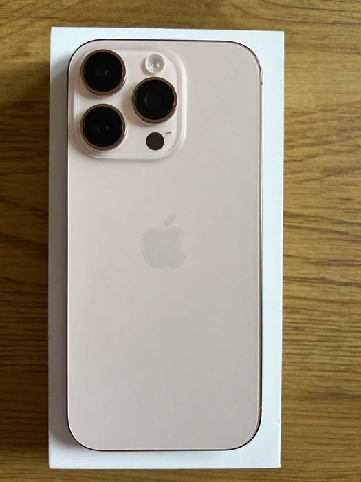 Изключително запазен iPhone 16 Pro 128GB в цвят Desert Titanium. Батерия 96%.